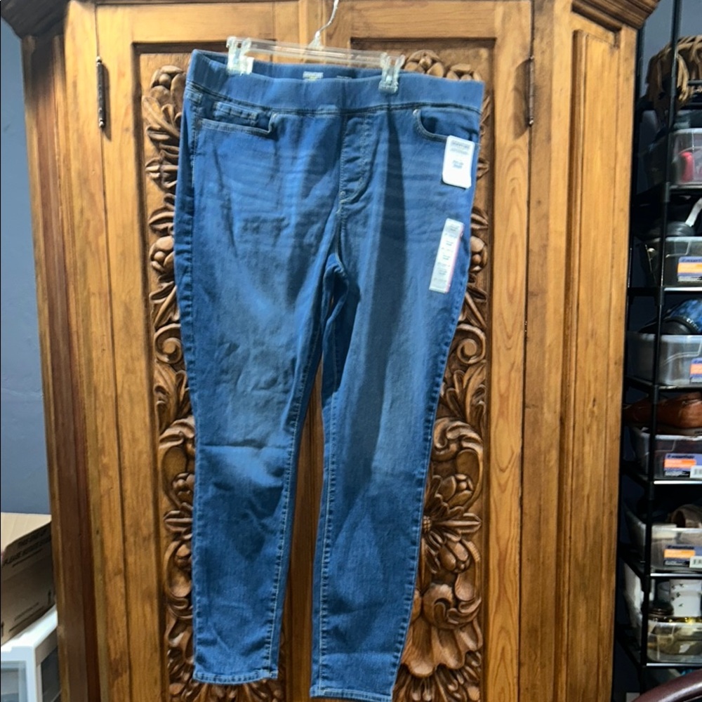 NWT Levi's Signature shaping pull on jean Size 20L